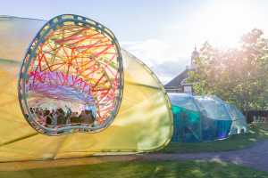 pavillon serpentin design transparent à Londres