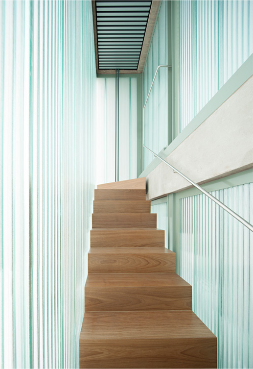 The combination of materials in Casa Fuensanta, which offers privacy but without giving up open space