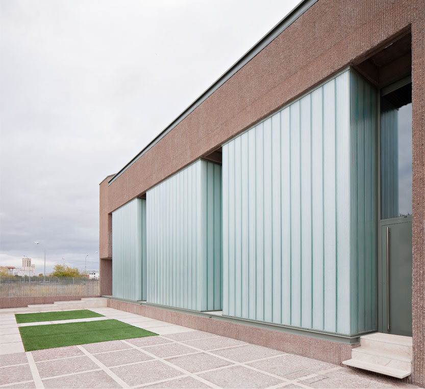 The combination of materials in Casa Fuensanta, which offers privacy but without giving up open space