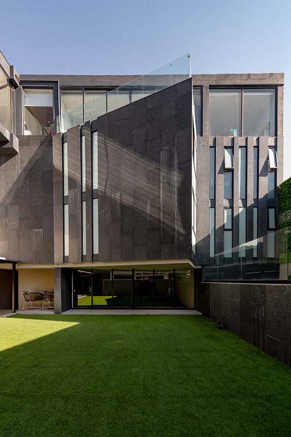 Comfort and Natural Light in the New Residential Complex Águilas 76