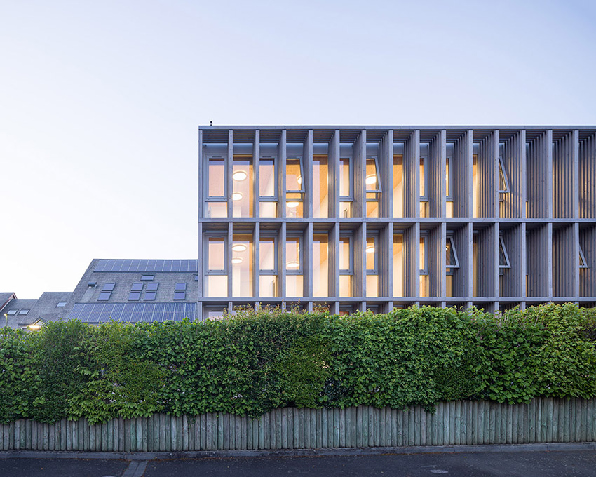 The ASSIA headquarters extension. Building structure in wood, concrete and glass