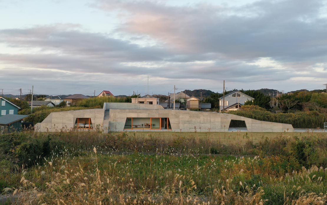 The Japanese Isumi Villa redefines indoor-outdoor living