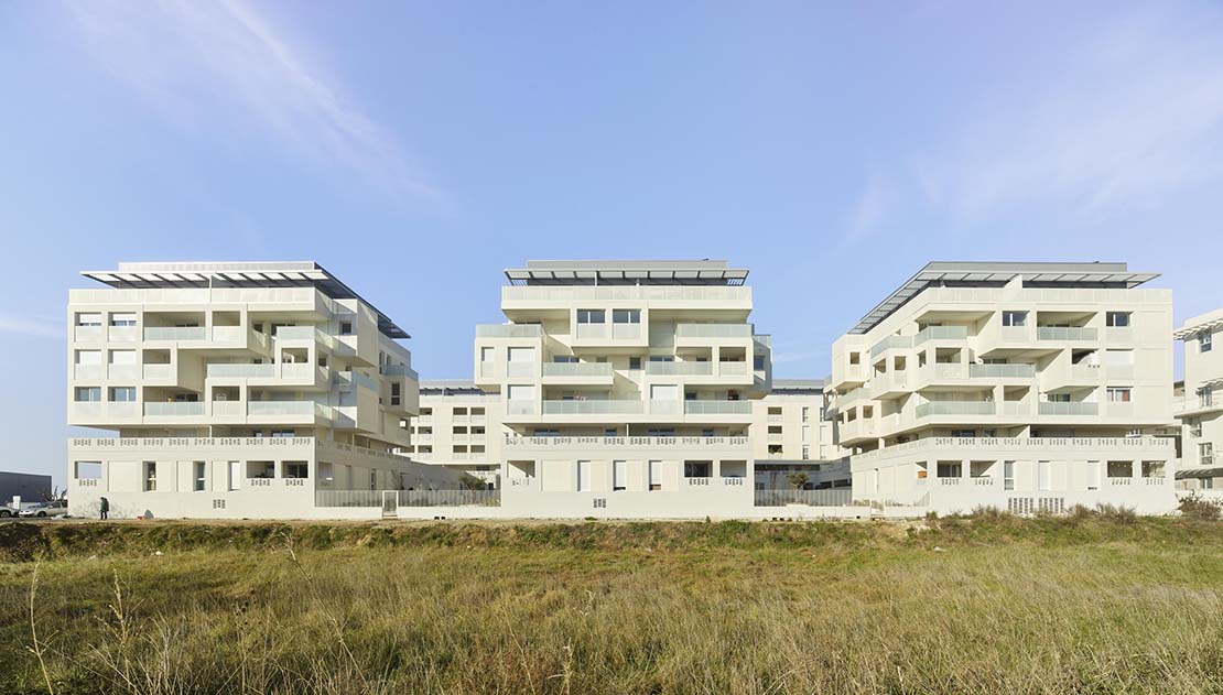 Cosmopoly residence in prime position overlooking the lush Lironde park