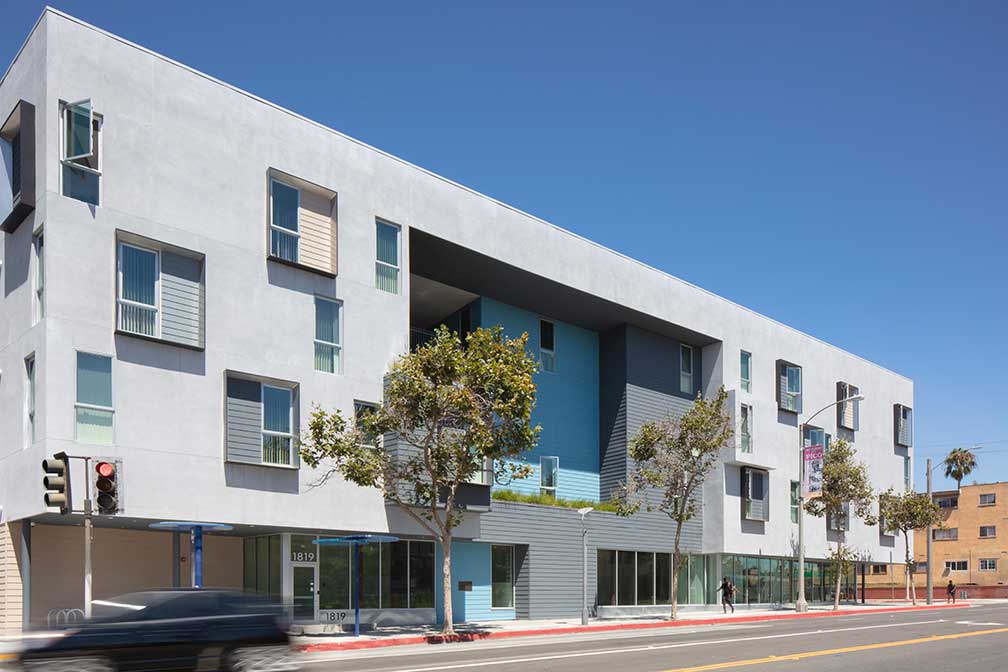 1819 Pico: residential construction that celebrates social space