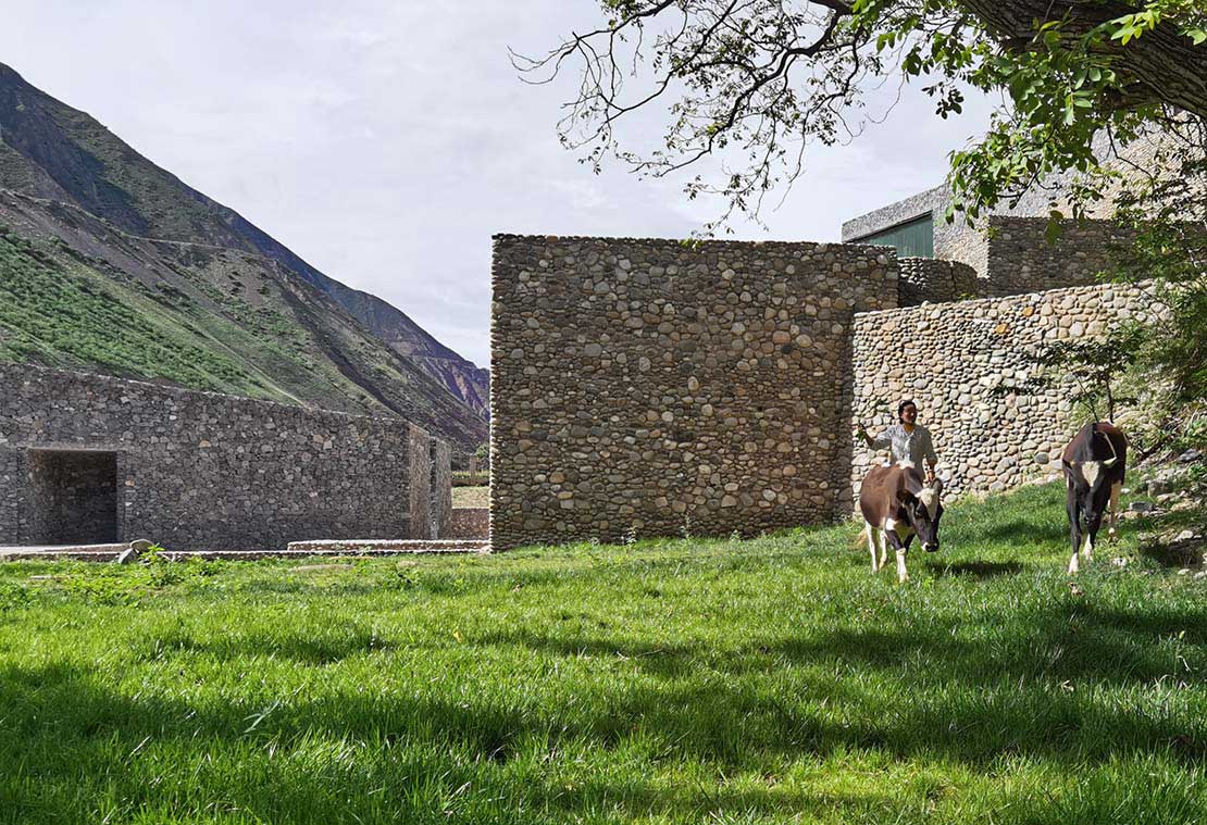 Camouflaging and building with the Tibetan nature. The Quzica Winery