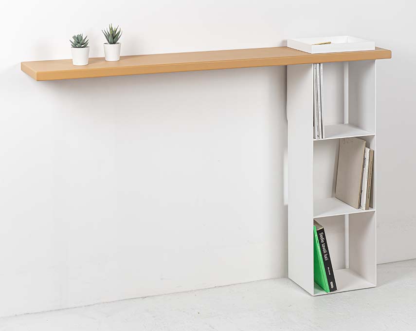 Essential lines and multiple functionalities. The consolle Gru