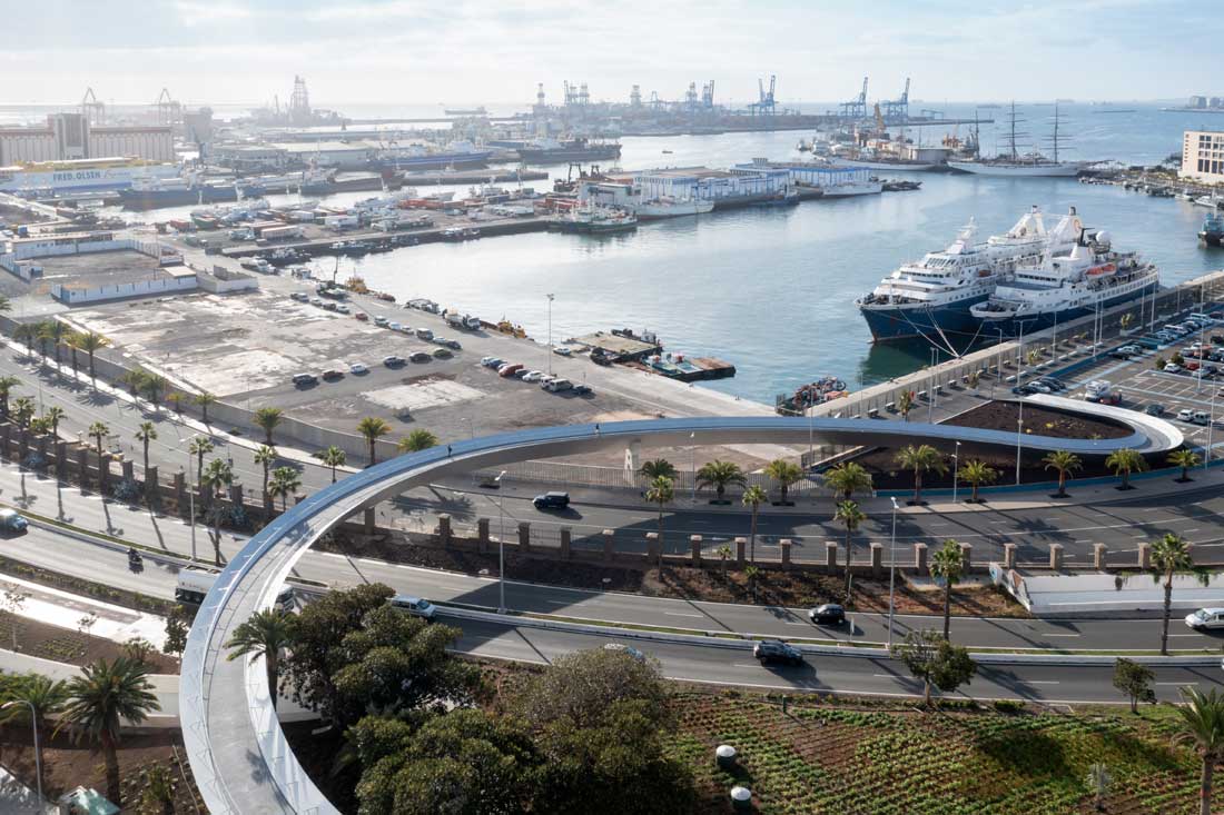 Atlantic Wave: a bridge that dances between sky and city