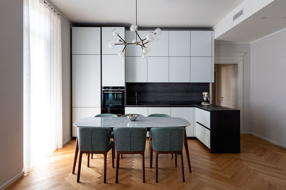 Elegance and light: VTR, a 1920s apartment is reborn in Milan.