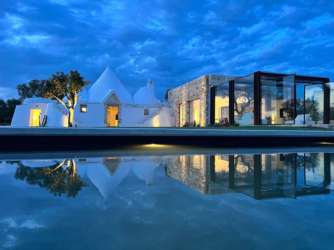 Glass Tree in Salento. Ancient atmosphere among lamie and trulli