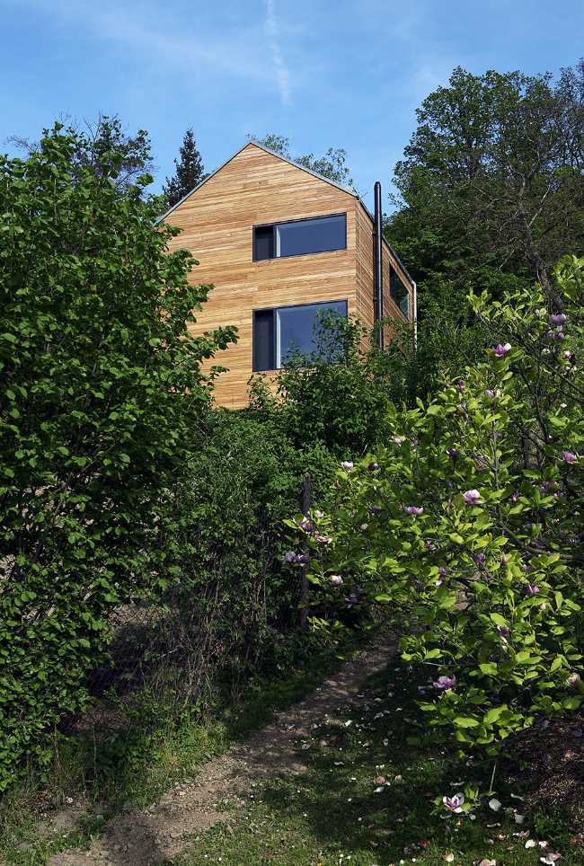 Summer villa outside Prague. Larch cladding for a solidly shaped wooden house
