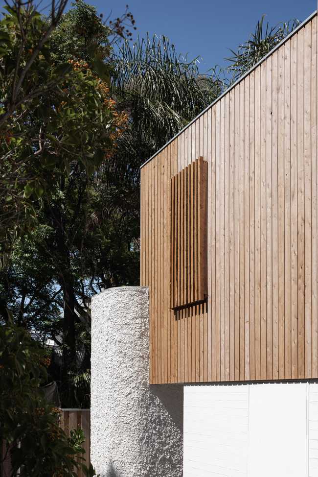 Historic cottage on the outskirts of Perth. The garden's emptiness is the protagonist of the living space