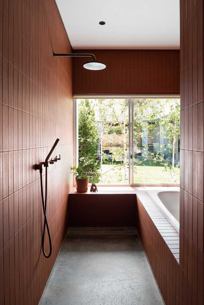 Historic cottage on the outskirts of Perth. The garden's emptiness is the protagonist of the living space