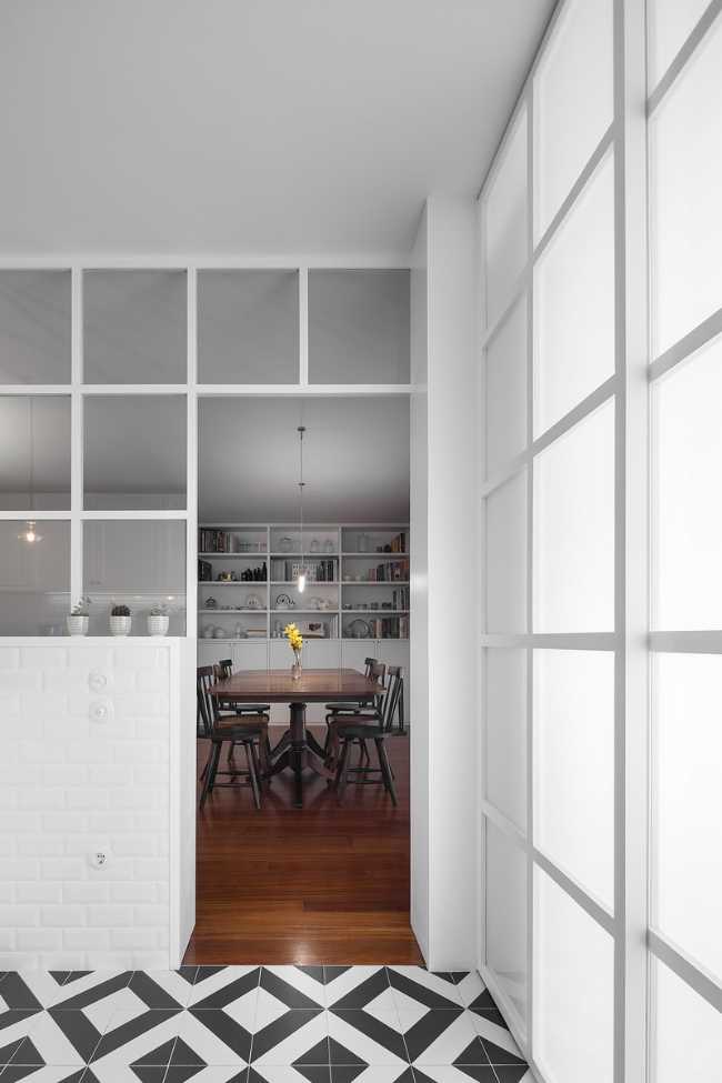 Revised internal structure of a flat. Increased visual communication between rooms