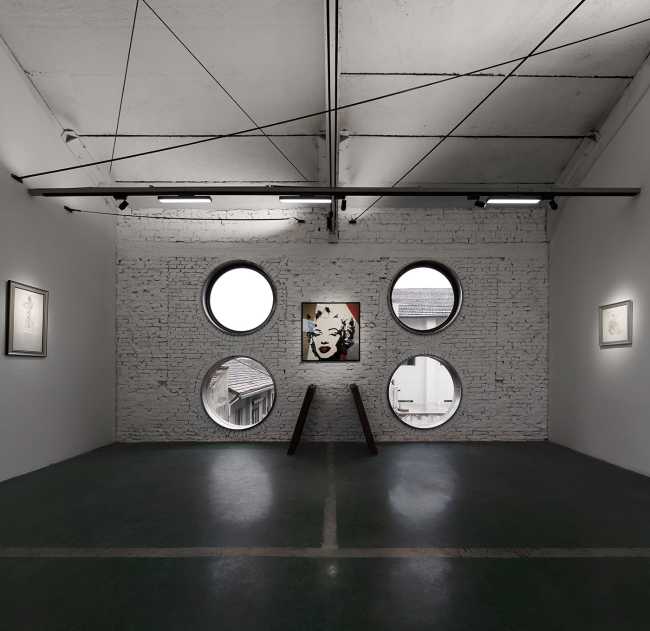 Yes Art Warehouse. Caratteristico studio d'arte prende il posto di un vecchio edificio industriale