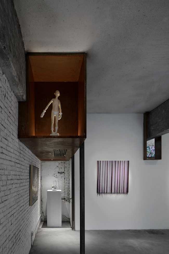 Yes Art Warehouse. Caratteristico studio d'arte prende il posto di un vecchio edificio industriale