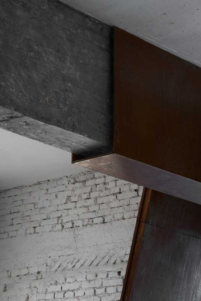 Yes Art Warehouse. Caratteristico studio d'arte prende il posto di un vecchio edificio industriale