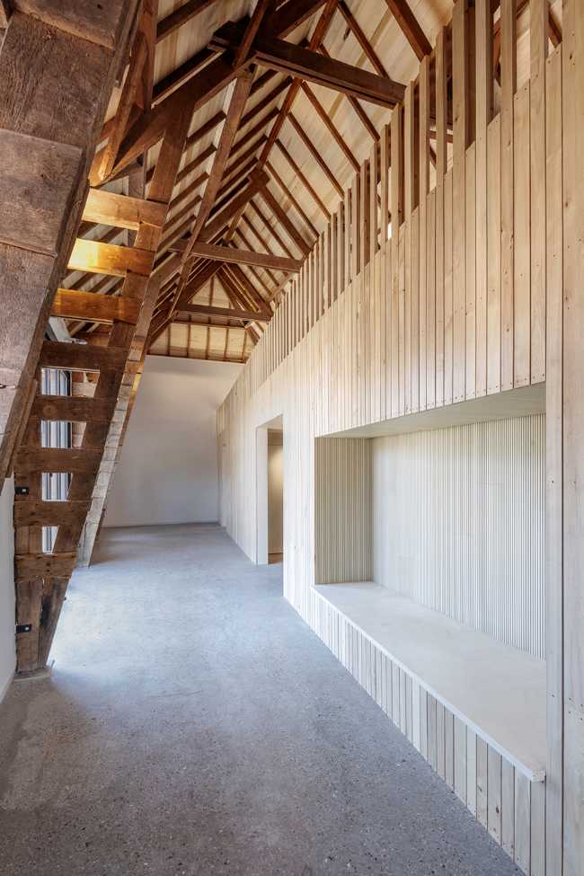 From barn of a historic estate to museum. Context-sensitive adaptive reuse project