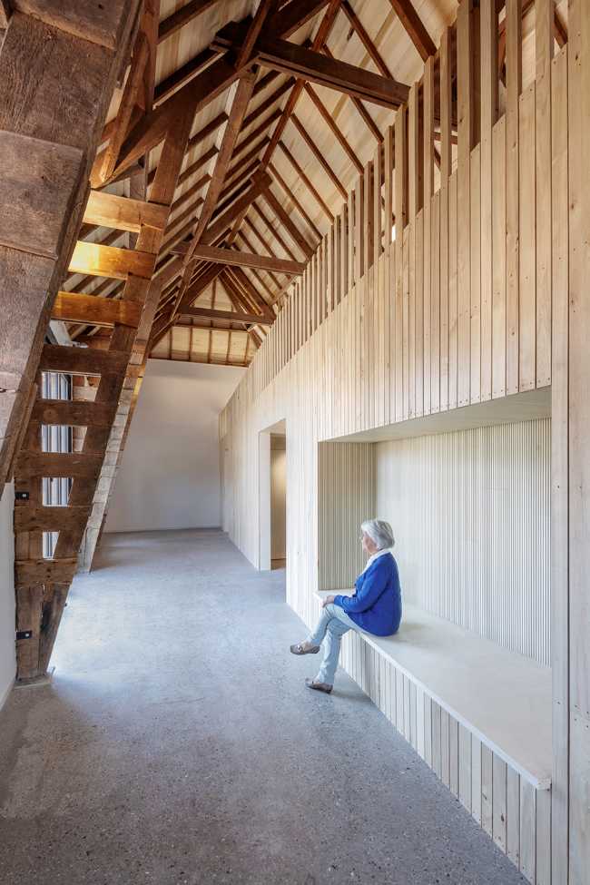 From barn of a historic estate to museum. Context-sensitive adaptive reuse project