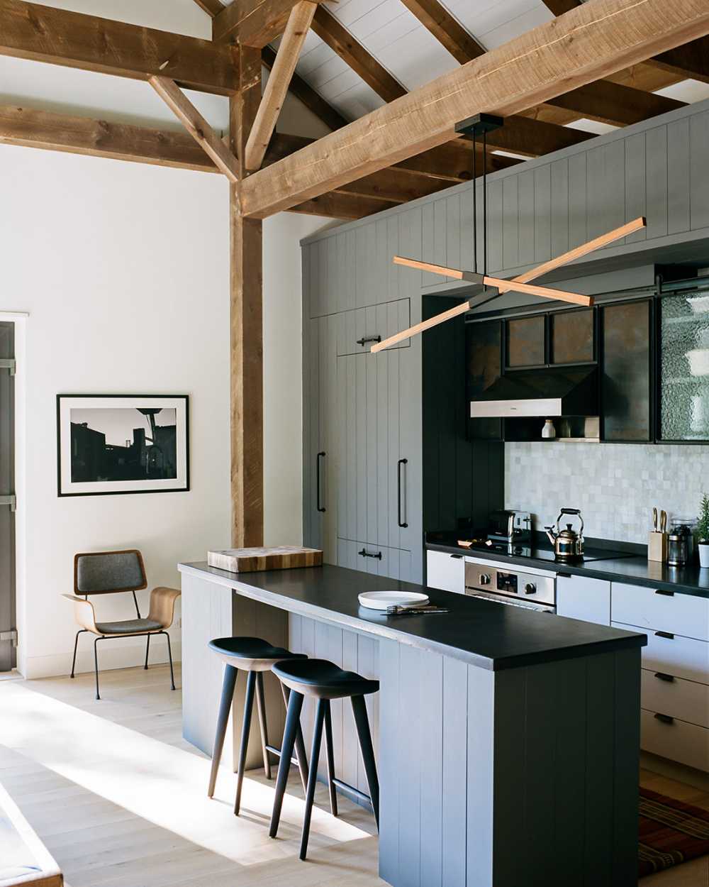 Wooden complex on the outskirts of New York. Chalet-inspired forms