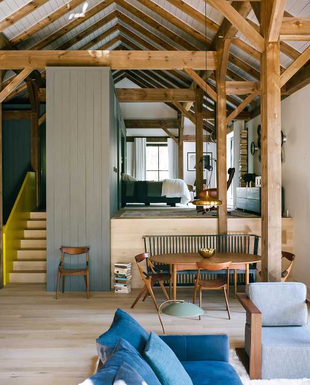 Wooden complex on the outskirts of New York. Chalet-inspired forms