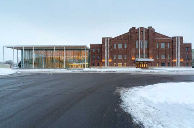 Ancient meets modern. Comparing architectures in the expansion of an auditorium