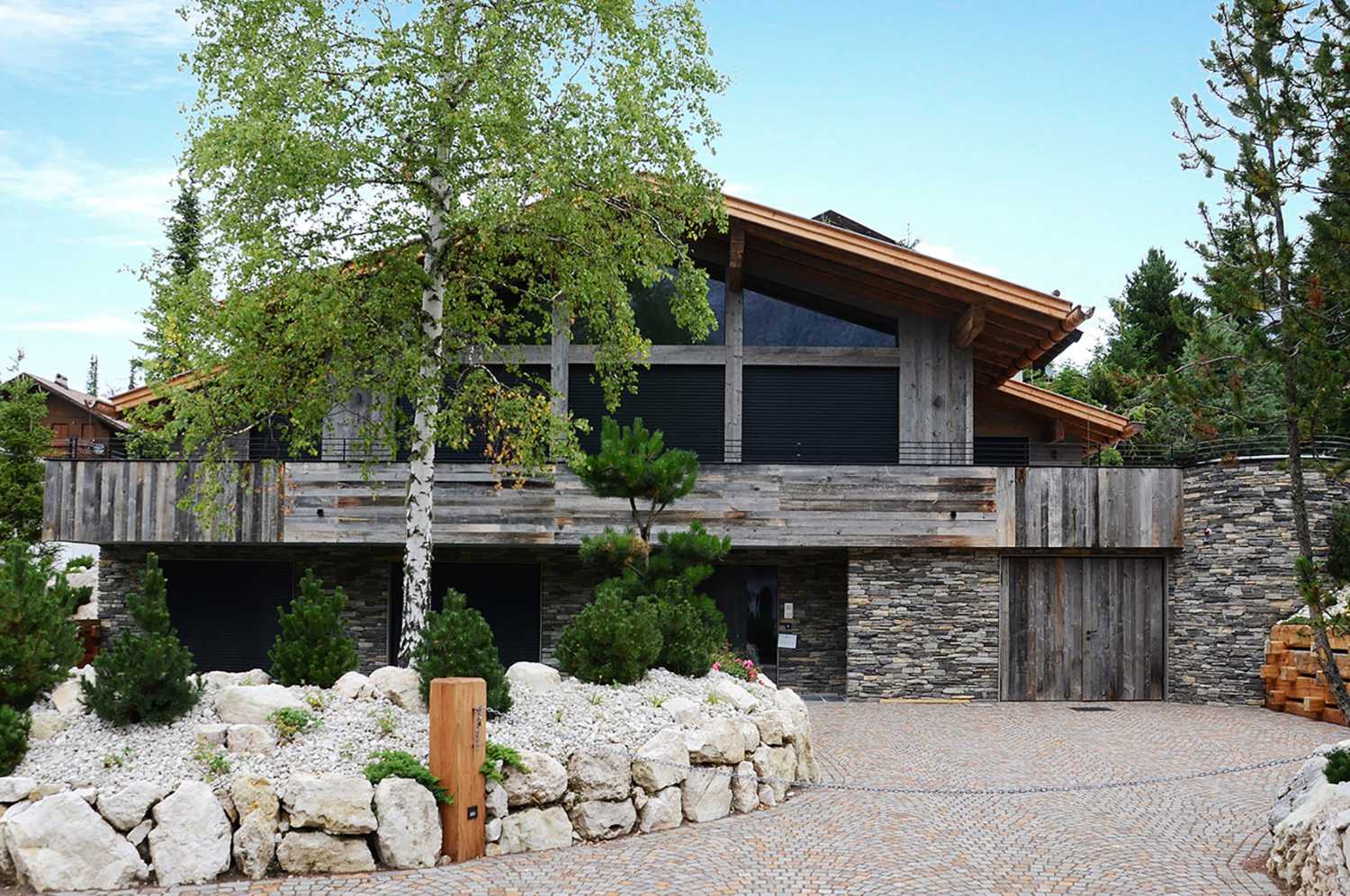 Renovation of a hut in South Tyrol. Stone as a synthesis of warmth and modernity