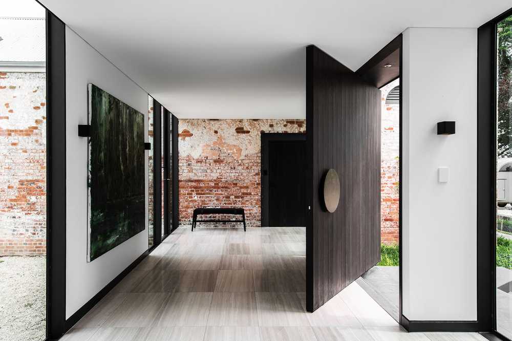 Symmons Plains Homestead: austere Georgian heritage grappling with a renovation shaped by modern trends