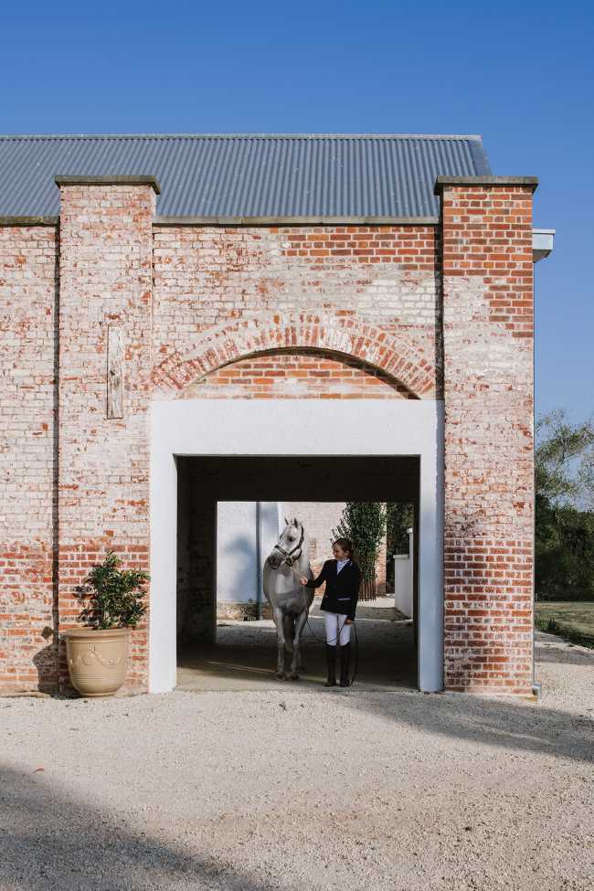 Symmons Plains Homestead: austere Georgian heritage grappling with a renovation shaped by modern trends