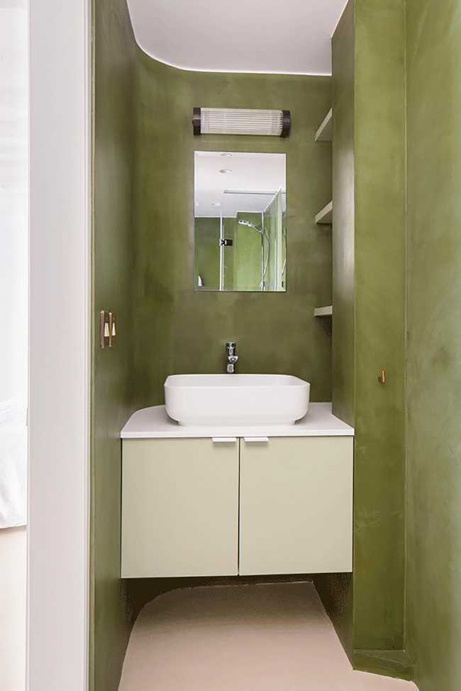 The renovation of a pied-à-terre in Paris adds light and functionality to an old building