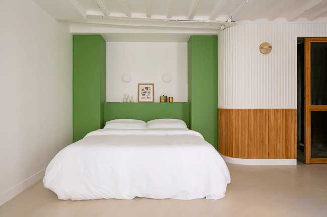 The renovation of a pied-à-terre in Paris adds light and functionality to an old building