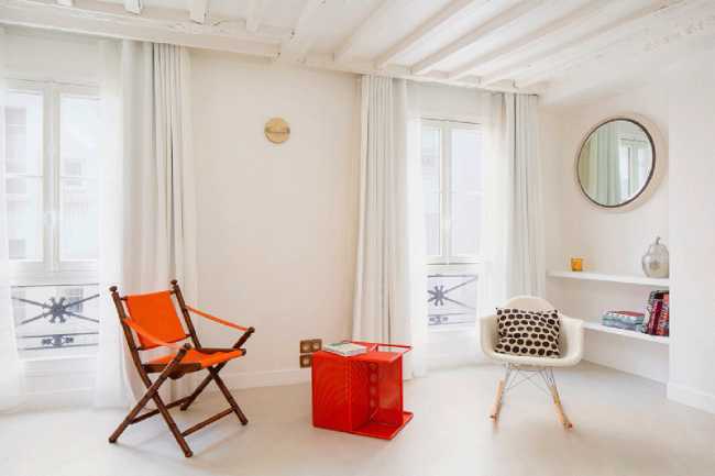 The renovation of a pied-à-terre in Paris adds light and functionality to an old building