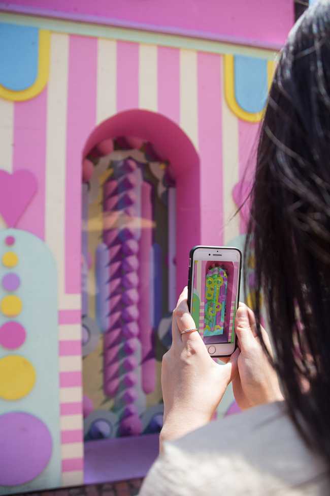 Arc de Blob. Une interaction ludique et colorée entre la réalité physique et virtuelle