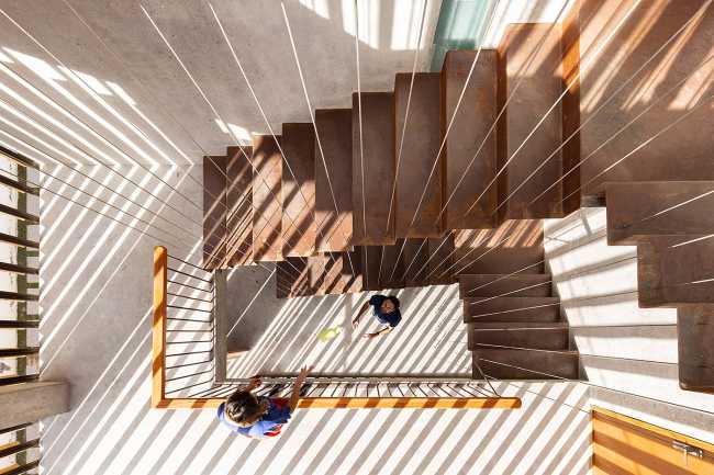 In Ecuador, the CRIBA Building infringes on its walls as an antidote from the fear and lack of communicationUntitled Article