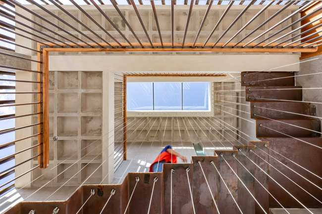 In Ecuador, the CRIBA Building infringes on its walls as an antidote from the fear and lack of communicationUntitled Article