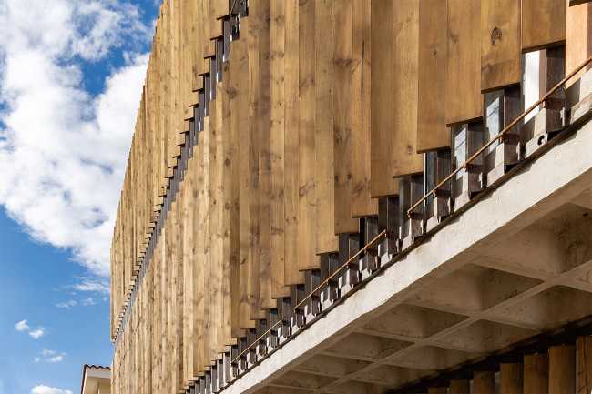 In Ecuador, the CRIBA Building infringes on its walls as an antidote from the fear and lack of communicationUntitled Article