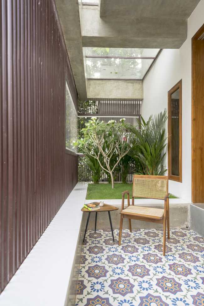 The space that embraces nature and the whole family: Courtyard House