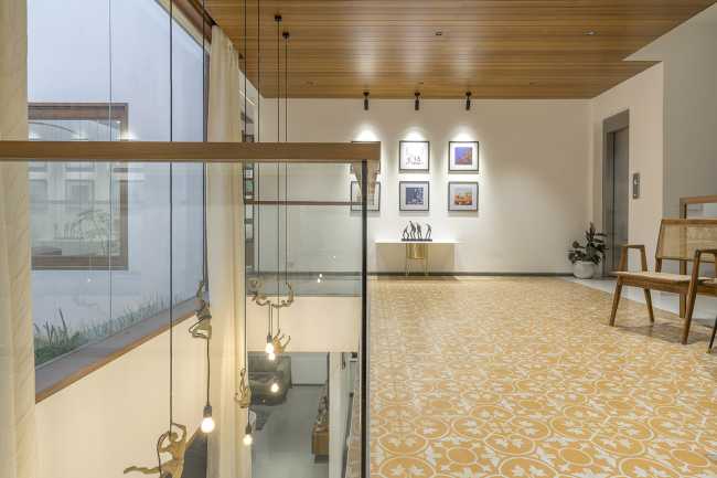 The space that embraces nature and the whole family: Courtyard House