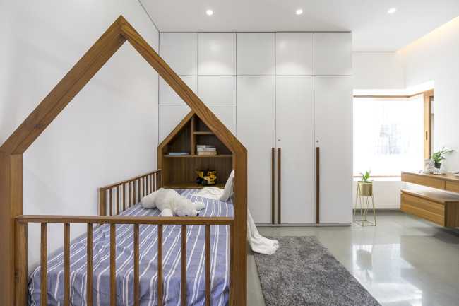 The space that embraces nature and the whole family: Courtyard House