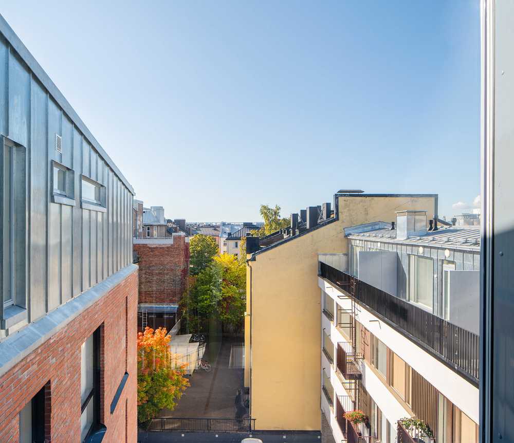 Red bricks for the extension of the old Finnish building Merimiehenkatu 20