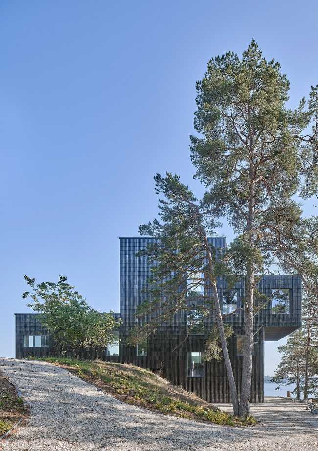 Villa Sagalid, the villa with ceramic walls that look as if they were painted by hand