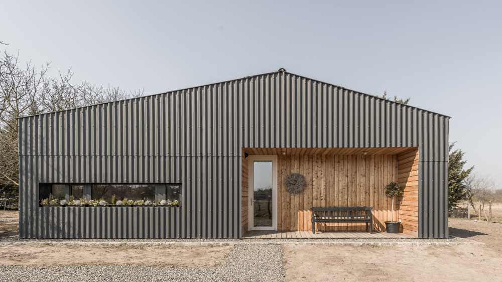House in a Walnut Grove- minimalist living amidst nature