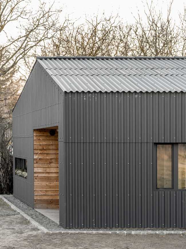 House in a Walnut Grove- minimalist living amidst nature
