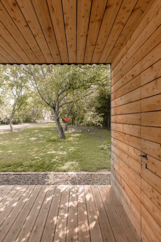House in a Walnut Grove- minimalist living amidst nature