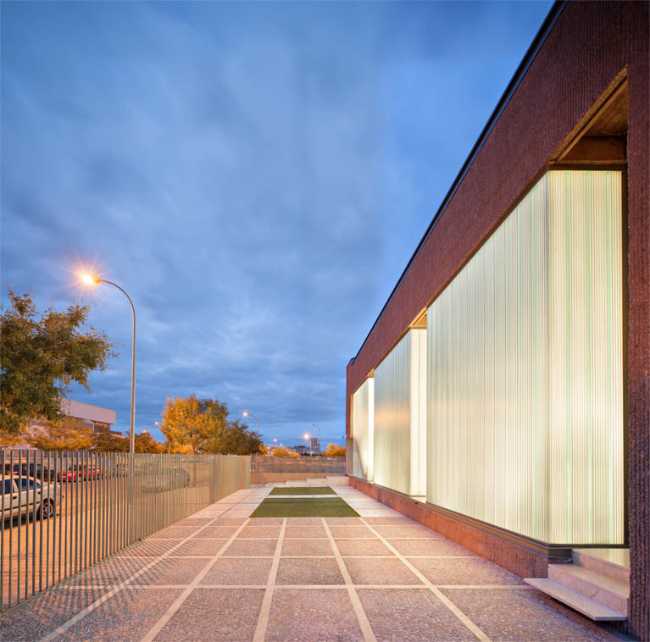 The combination of materials in Casa Fuensanta, which offers privacy but without giving up open space