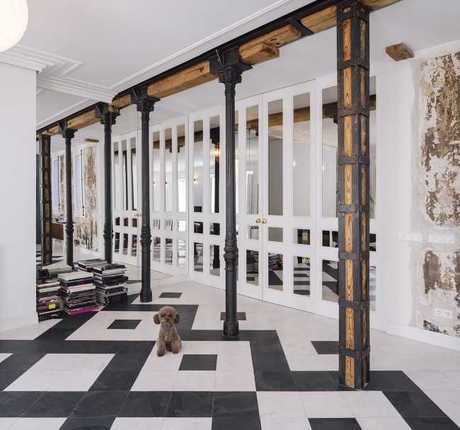 A house narrates the life of a globetrotter: amid historic charm and new design, the M.R. House in the heart of Madrid