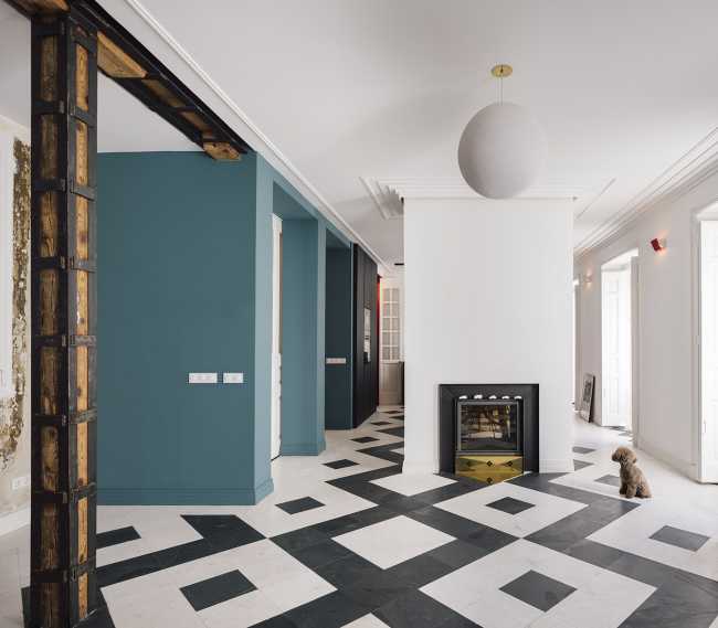 A house narrates the life of a globetrotter: amid historic charm and new design, the M.R. House in the heart of Madrid