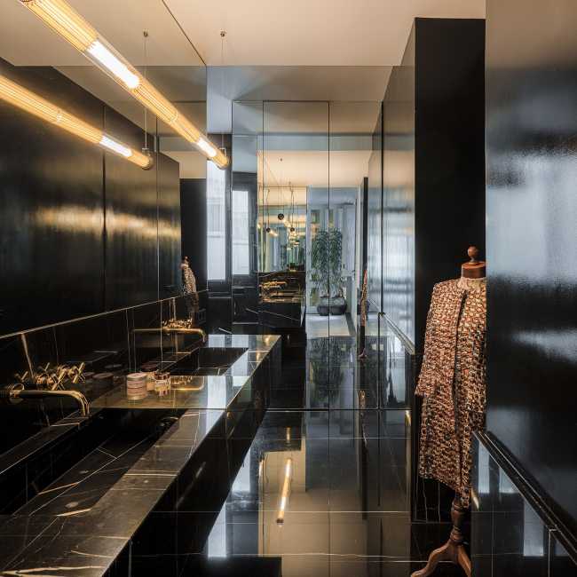 A house narrates the life of a globetrotter: amid historic charm and new design, the M.R. House in the heart of Madrid
