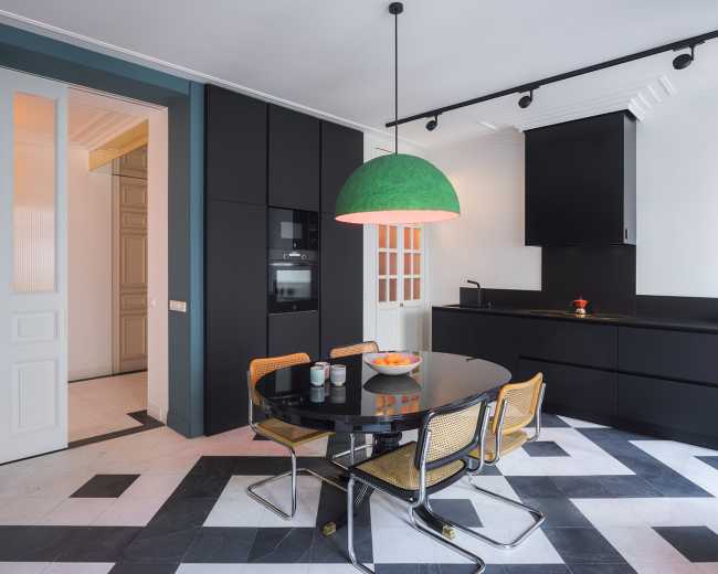 A house narrates the life of a globetrotter: amid historic charm and new design, the M.R. House in the heart of Madrid