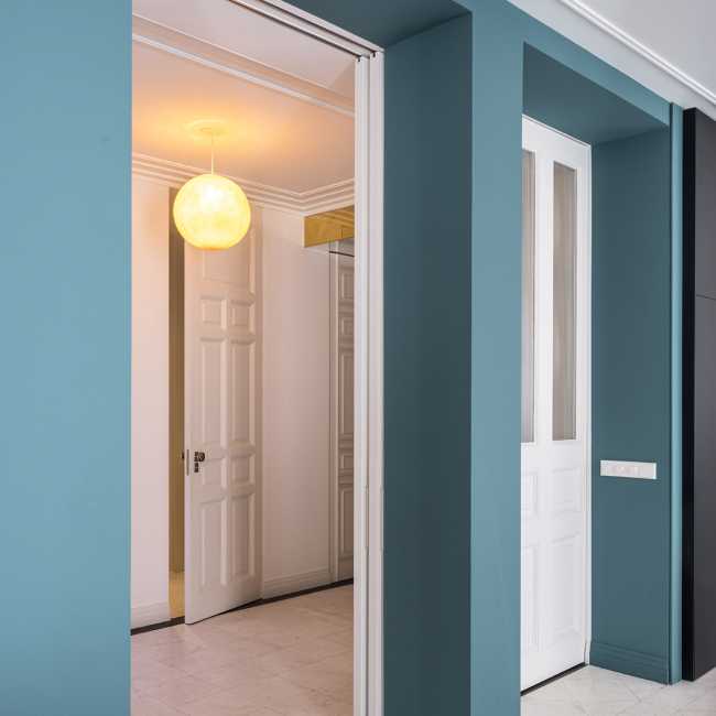 A house narrates the life of a globetrotter: amid historic charm and new design, the M.R. House in the heart of Madrid