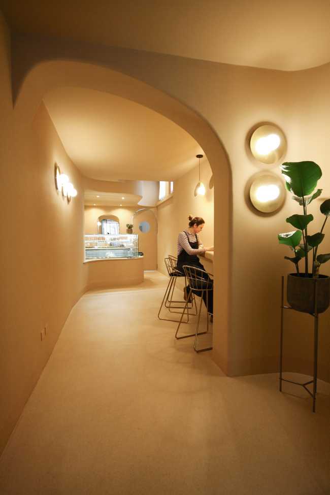 Interior Design and Branding for the Cannoncino pastry shop with sinuous shapes